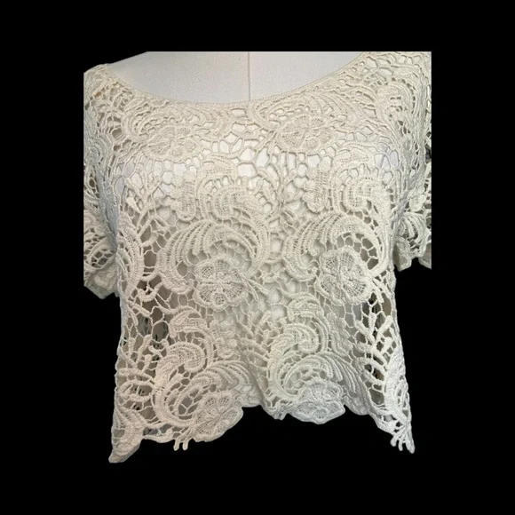 🆕 🤍✨ NWOT DIZZY LIZZY Cream Lace Short Sleeve Top | Sz S - Picture 4 of 6